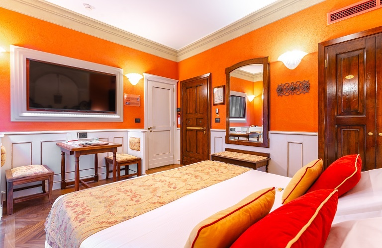 Camera doppia deluxe con terrazzo Art Hotel Commercianti Bologna Camera doppia deluxe con terrazzo Art Hotel Commercianti Bologna