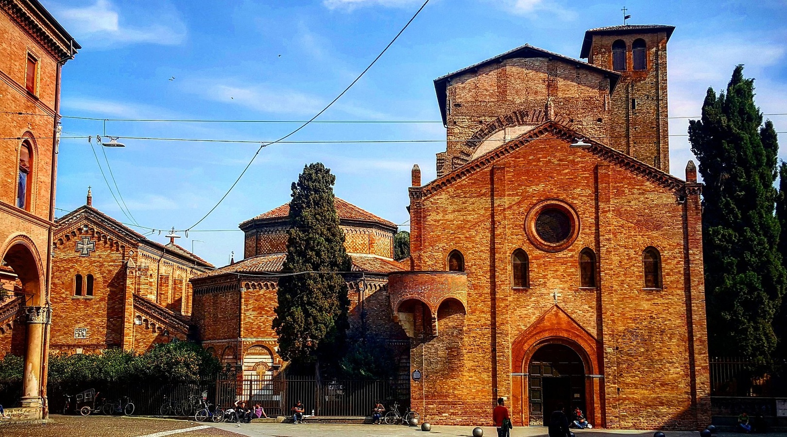 Basilica di Santo Stefano  Art Hotel Commercianti Bologna