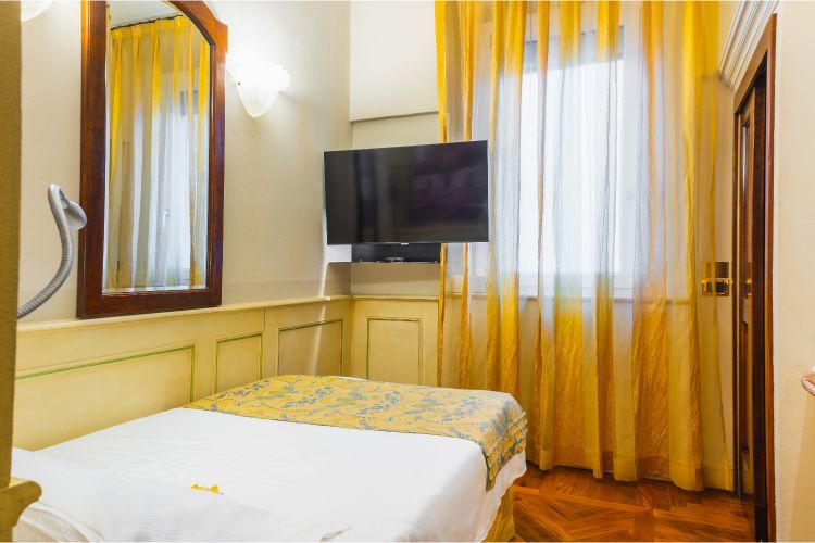 Camera singola Art Hotel Commercianti Bologna Camera singola Art Hotel Commercianti Bologna