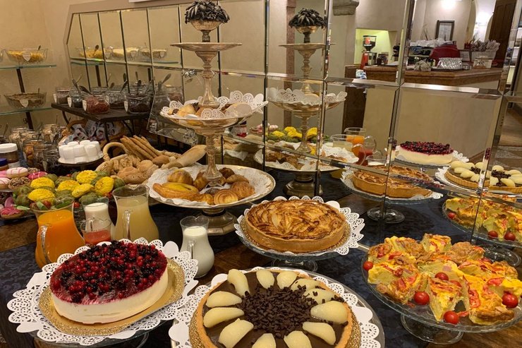 La nostra ricca colazione a buffet  Art Hotel Commercianti Bologna