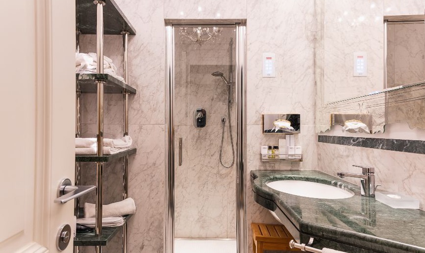 Luxury apartments battibecco Art Hotel Commercianti Bologna Luxury apartments battibecco Art Hotel Commercianti Bologna