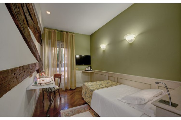 Camera singola Art Hotel Commercianti Bologna Camera singola Art Hotel Commercianti Bologna