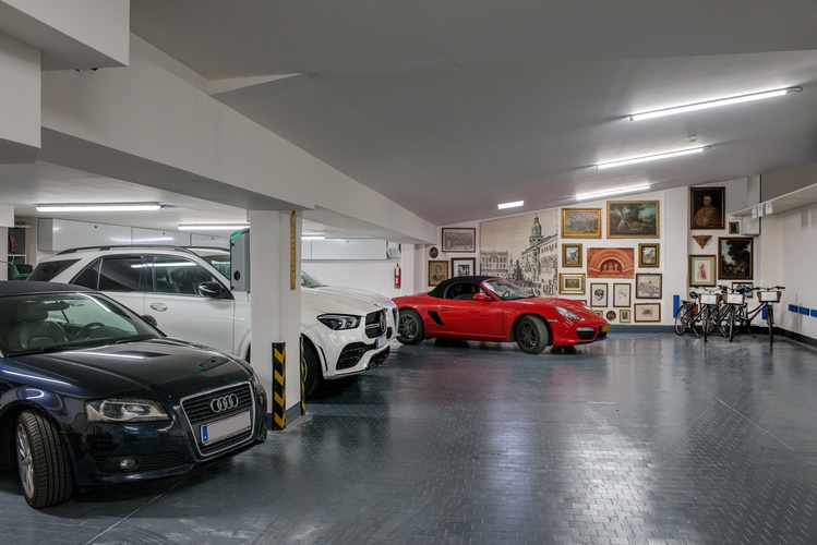 Il nostro garage: verso un futuro più sostenibile Art Hotel Commercianti Bologna Il nostro garage: verso un futuro più sostenibile Art Hotel Commercianti Bologna