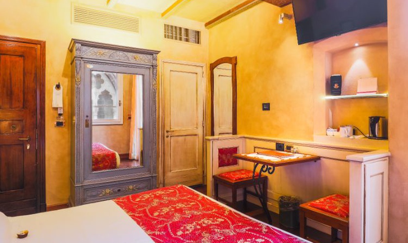 Camera doppia deluxe con terrazzo Art Hotel Commercianti Bologna Camera doppia deluxe con terrazzo Art Hotel Commercianti Bologna