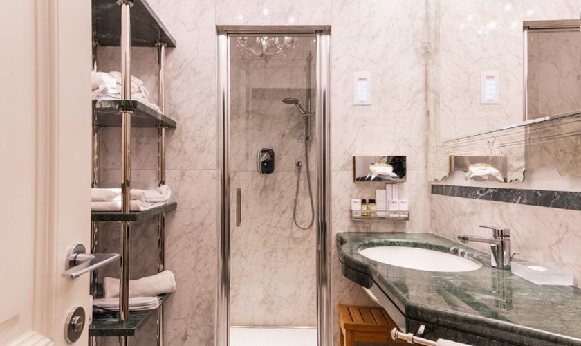 Luxury apartments battibecco Art Hotel Commercianti Bologna Luxury apartments battibecco Art Hotel Commercianti Bologna