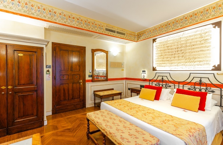 Camera doppia deluxe con terrazzo Art Hotel Commercianti Bologna Camera doppia deluxe con terrazzo Art Hotel Commercianti Bologna