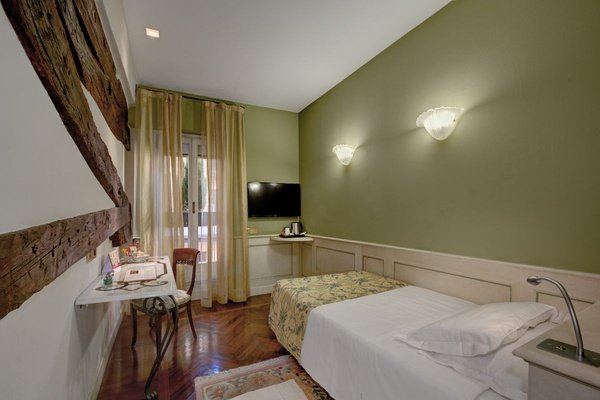 Camera singola art hotel commercianti bologna Camera singola art hotel commercianti bologna