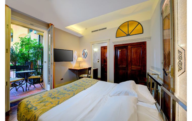 Camera doppia deluxe art hotel commercianti bologna Camera doppia deluxe art hotel commercianti bologna