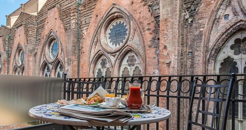 LE FIAMME E I BRENTATORI: LA VITA NELLA BOLOGNA MEDIEVALE Art Hotel Commercianti Bologna LE FIAMME E I BRENTATORI: LA VITA NELLA BOLOGNA MEDIEVALE Art Hotel Commercianti Bologna