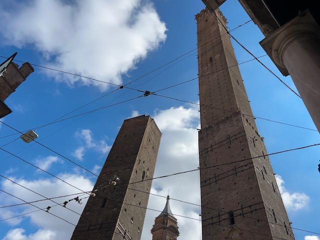 BOLOGNA LA CITTÀ DELLE TORRI Art Hotel Commercianti Bologna BOLOGNA LA CITTÀ DELLE TORRI Art Hotel Commercianti Bologna